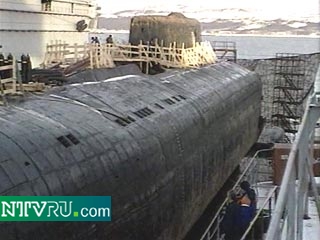 Во время осмотра 5-го отсека атомной подлодки "Курск", в котором располагался пульт управления атомными реакторами, обнаружены пультовые корабельные журналы