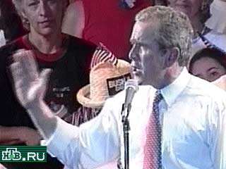Джордж Буш опережает Альберта Гора в президентской гонке