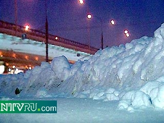 Снег в Москве будет идти весь день, но не так сильно, как ночью, заявляют синоптики