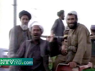 Более 900 талибов, взятых в плен силами Объединенного антиталибского фронта при взятии Мазари-Шарифа, были убиты после сдачи города