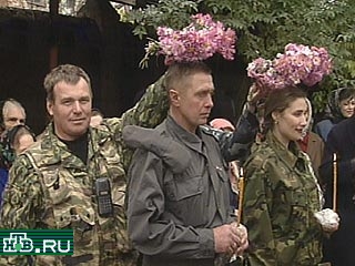 В роте Тюменского УВД, дислоцированной в Грозном, сыграли свадьбу
