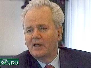 Слободан Милошевич сегодня объявил, что он уходит в отставку с поста руководителя Социалистической Партии Сербии (СПС)