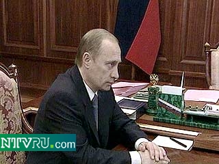 Президент России Владимир Путин одобрил проведение мероприятий по поэтапному переходу к комплектованию части Вооруженных сил России на контрактной основе вместо призывной