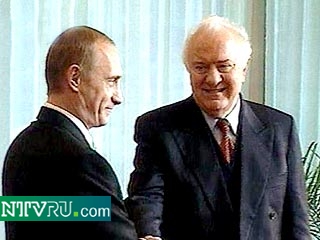 Эдуард Шеварднадзе рассчитывает встретиться и обсудить с Владимиром Путиным в рамках предстоящего саммита СНГ в Москве новые подходы к урегулированию абхазского конфликта