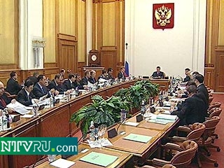 На сегодняшнем заседании Правительство РФ рассматривает инвестиционную программу МПС на 2002 год