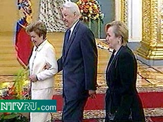 Первый президент России ушел в отставку в конце 1999 года