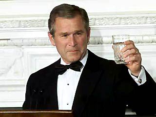 Президент США Джордж Буш  пользуется услугами известного вашингтонского парикмахера Захиры Захир