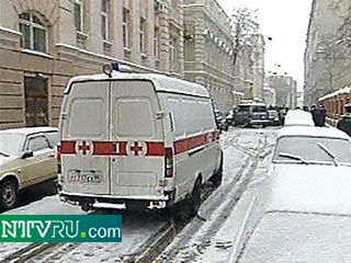 В Петербурге в промоине, образовавшейся из-за прорыва теплосети, погиб человек