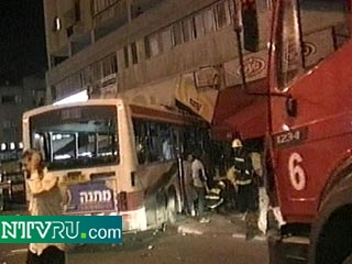 Три израильтянина погибли и более 10 получили ранения в результате взрыва бомбы в автобусе
