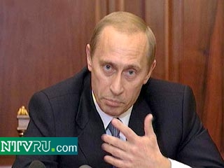 Владимир Путин: версия о столкновении "Курска" с подводным объектом пока не подтверждена