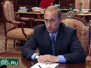 Президент России Владимир Путин подписал указ о повышении с 1 декабря на 20% зарплаты некоторым категориям госслужащих