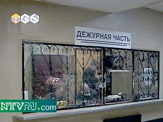 Сотрудники столичного отдела внутренних дел "Гагаринский" по подозрению в грабеже и вымогательстве задержали троих мужчин