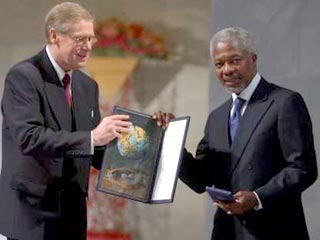 Кофи Аннану было "почти стыдно" получать Нобелевскую премию мира