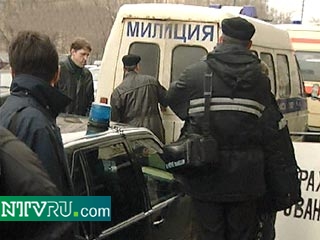 В квартире жилого дома на юго-западе Москвы обнаружены тела трех человек. По данному факту возбуждено уголовное дело
