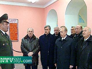 В среду президент России Владимир Путин вместе с мэром Москвы Юрием Лужковым отправился осматривать столичные стройки