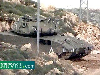 В среду израильские танки вторглись в палестинский город Халхуль на западном берегу реки Иордан