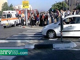 На въезде в самарийское поселение Эммануэль палестинские террористы закидали гранатами израильский пассажирский автобус