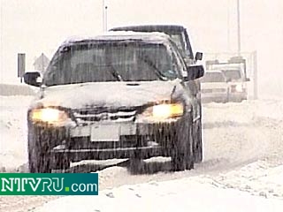 Сильнейшие снегопады полностью парализовали движение на дорогах Австрии