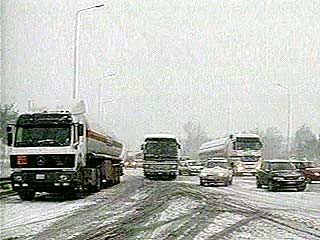 Обильные снегопады практически парализовали движение транспорта в разных районах Италии