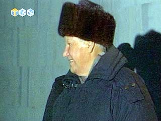 Первый президент РФ Борис Ельцин возвратился из Берлина в Москву