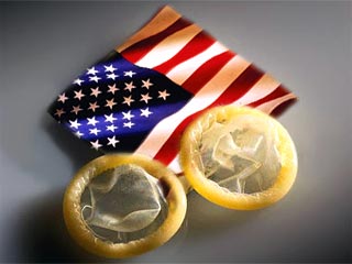К Новому году в США выпущен подарочный набор презервативов цветов американского флага