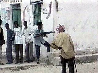 Ожесточенные бои с применением пулеметов и гранатометов вспыхнули сегодня в столице Сомали