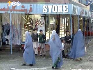 Афганские женщины потянулись в модные магазины