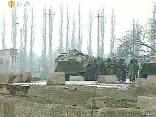 В чеченском городе Аргун федеральные силы продолжают спецоперацию по поиску и ликвидации боевиков