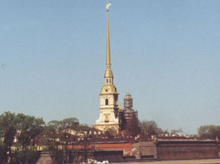 Будут отремонтированы фасады, золоченый шпиль и куранты, установленные на колокольне Петропавловского собора