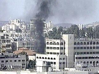 Израильские самолеты нанесли удар по штаб-квартире палестинских сил безопасности в городе Тулькарме в ответ на действия палестинского боевика