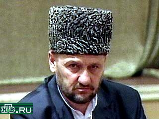 Глава временной администрации Чечни Ахмад Кадыров опроверг слухи о своей скорой отставке. Выступая по местному телевидению, он заявил, что подобные слухи распространяются противниками установления мира в Чечне