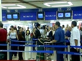 Власти аэропорта выясняют, как израильскому пассажиру, летевшему рейсом компании El Al, удалось попасть на борт самолета с пистолетом, который он спокойно пронес в своей ручной клади