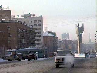 Около 4 часов утра на автостоянке, расположенной в Железнодорожном районе Екатеринбурга, сработало неустановленное взрывное устройство