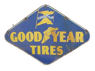 Компания Goodyear Tire & Rubber Co. планирует добровольно заменить около 200 тыс. шин для легких грузовиков в связи с тем, что отслоение протекторов этих шин могло стать одной из причин дорожных аварий