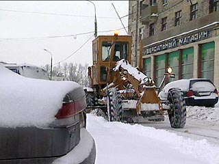 Все столичные дорожные службы мобилизованы для уборки снега