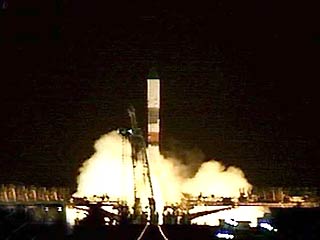 C космодрома Танэгасима стартовала ракета H-2А длиной 57 м и весом в 349 тонн, которая вывела на орбиту Земли два спутника