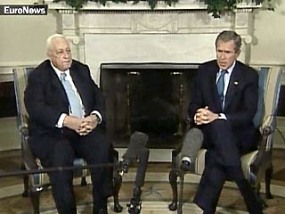 Президент США Буш и премьер-министр Израиля Шарон потребовали от лидера палестинцев Арафата положить конец террору