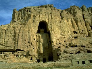 Многие афганские эксперты  в области культуры и истории выступают против механической подмены разрушенных статуй Будды аналогичными из других стран
