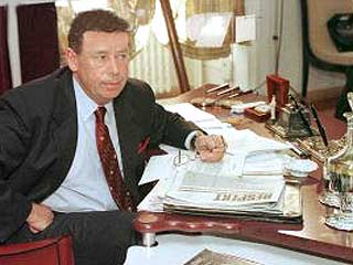 Президент Чехии Вацлав Гавел многие годы имел личный счет в Чешском Народном банке, чем нарушал действующее законодательство
