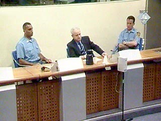 Второй день судебного процесса над Слободаном Милошевичем начнется с продолжения краткого изложения стороной обвинения аргументов и вещественных доказательств в пользу своих доводов