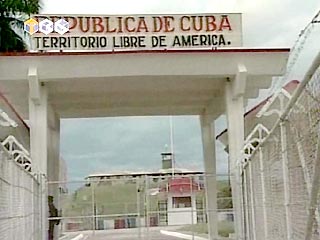 Двое из содержащихся на американской военной базе Гуантанамо на Кубе боевиков, по имеющимся у США предварительным данным, являются гражданами России