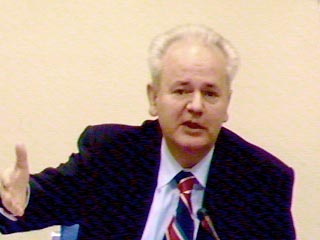 Милошевич продолжил свое выступление перед трибуналом для бывшей Югославии в Гааге