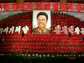 В день рождения северокорейского лидера Ким Чен Ира Пхеньян расцвел всеми красками