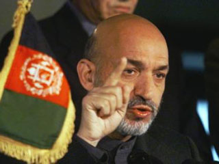 Глава временного правительства Афганистана Хамид Карзай потребовал от Саудовской Аравии выдачи трех афганских паломников, обвиняемых в недавнем убийстве министра авиации Абдул Рахмана