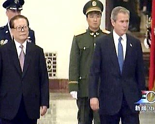 Президент США Джордж Буш прибыл в четверг утром с визитом в Китай