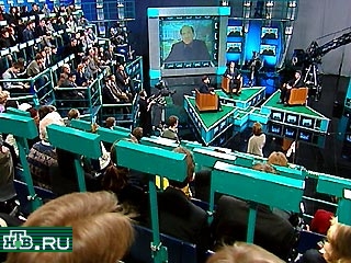Известный предприниматель и политик Борис Березовский, находящийся в настоящий момент за границей заявил, что нынешний президент Владимир Путин не сможет удержаться у власти до конца своего президентского срока