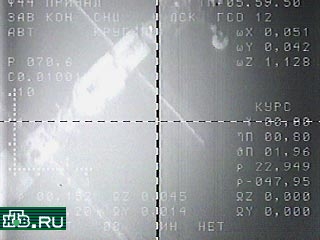 Грузовой космический корабль "Прогресс-М1-4" сегодня утром в режиме ручного управления был успешно состыкован с функционально-грузовым блоком "Заря" Международной космической станции