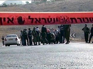 Сегодня днем террористы открыли огонь по израильской транспортной колонне между поселениями Ткоа и Эль-Давид в Гуш-Эционе