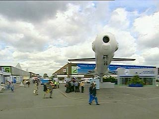 Во вторник в Сингапуре открылась 11-я международная авиационно-космическая выставка Asian AEROSPACE'2002