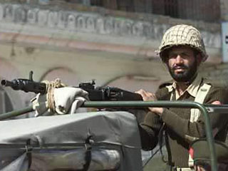 Пакистанская полиция идет по следу террористов, устроивших бойню в шиитской мечети города Равалпинди